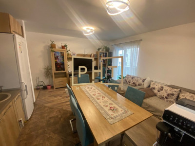 Apartament de vanzare, 3 camere, 71 mp, zona VIVO!