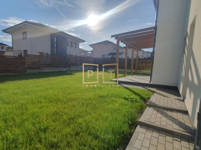 Casa de vanzare cu 4 camere, 139 mp utili , Dezmir!