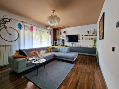 Apartament cu 3 camere  de vânzare, 77 mp, zona Cetății!